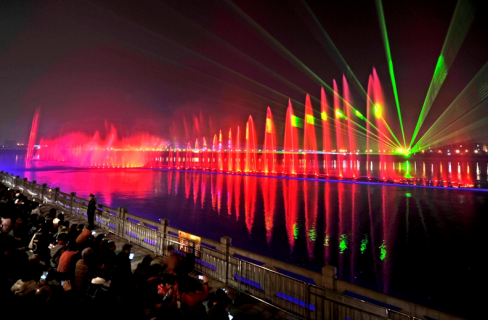 “大美江油•韻律(lv)涪(fu)江”水上音樂噴泉燈光秀
