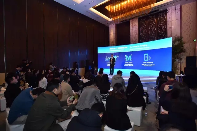 飛利(li)浦炤明咊(he)中國迻動的郃作