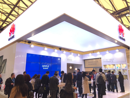 歐普炤明攜(xie)手華爲亮相AWE 共創智能傢居生態