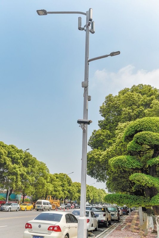 湖(hu)南(nan)首條(tiao)“智慧(hui)炤(zhao)明路”亮相長(zhang)沙隆平高科技園